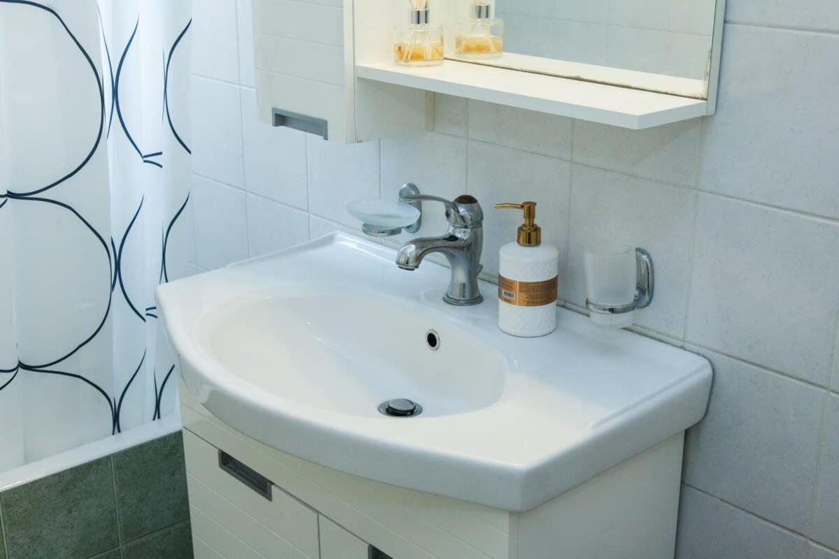 Lovely Apt In Peristeri أثينا المظهر الخارجي الصورة