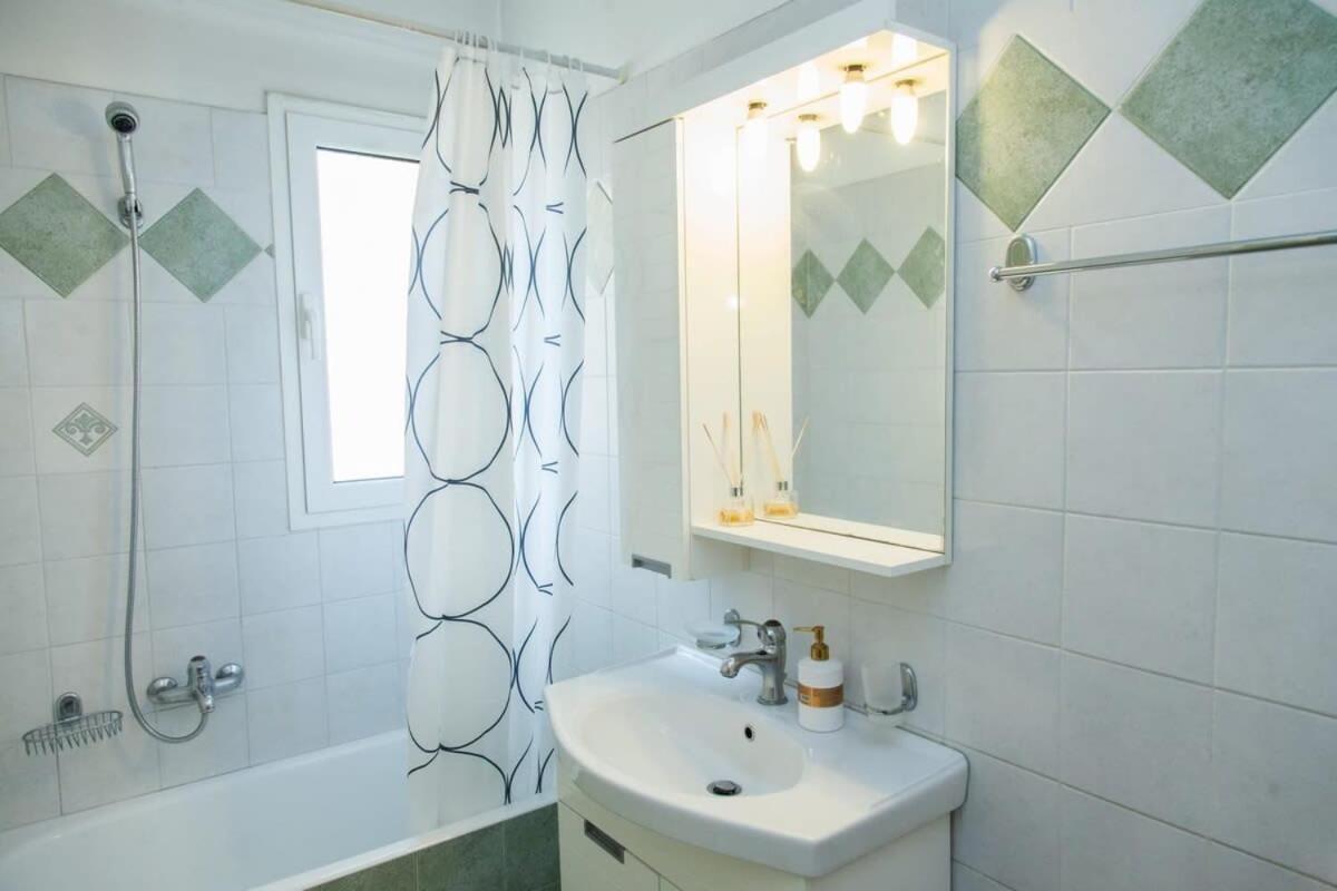 Lovely Apt In Peristeri أثينا المظهر الخارجي الصورة